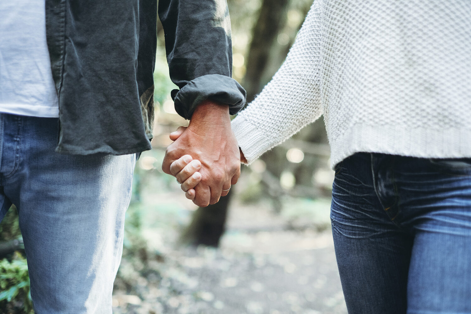couple talking about tips for a healthy relationship